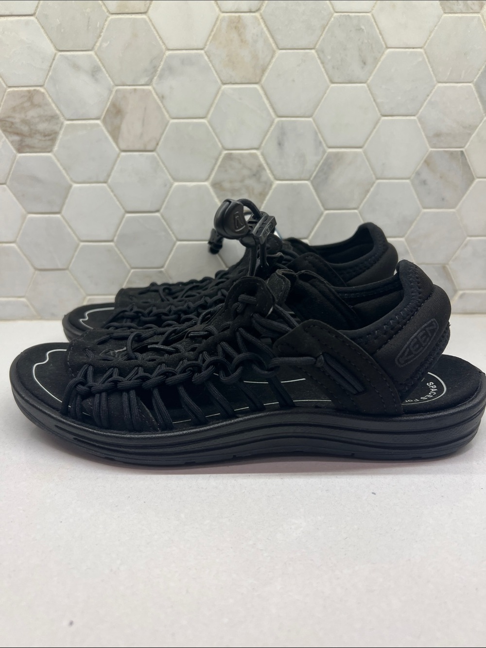 Women's UNEEK II Open-Toe Sneaker Sandal Black Size 9 - Picture 4 of 7